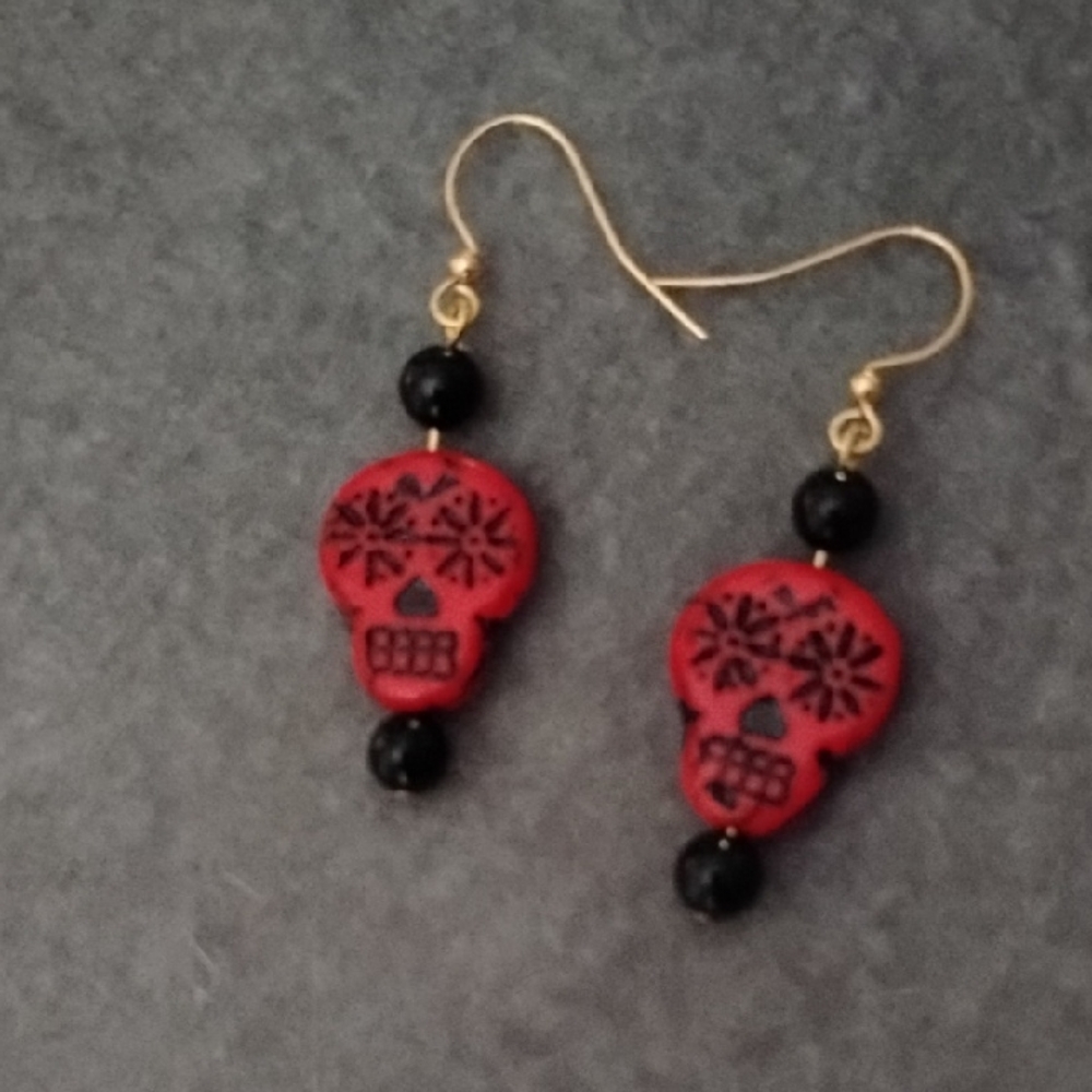 🎃Hand Crafted Red Skull Earrings with Black Onyx Beads🎃 - Picture 1 of 4